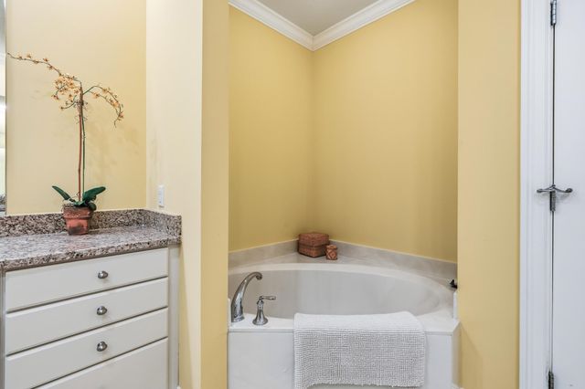 3520 Central Ave Apt 207, Memphis, TN 38111
