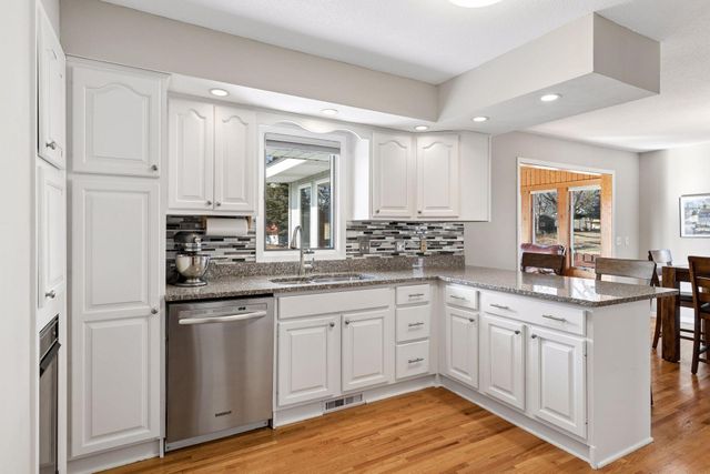 2555 Aladdin Street, Roseville, MN 55113