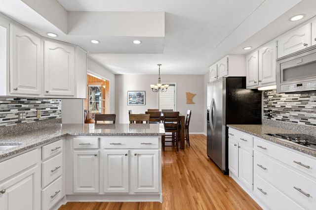 2555 Aladdin Street, Roseville, MN 55113