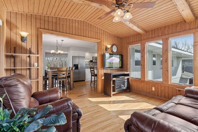 2555 Aladdin Street, Roseville, MN 55113