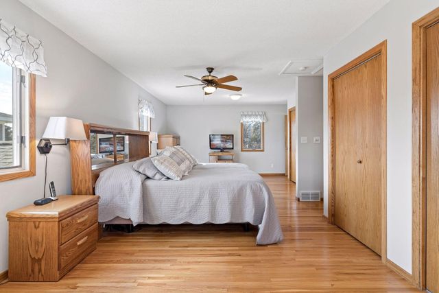 2555 Aladdin Street, Roseville, MN 55113