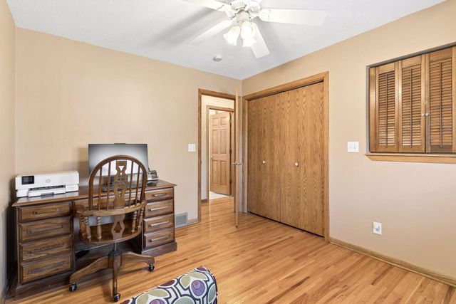 2555 Aladdin Street, Roseville, MN 55113