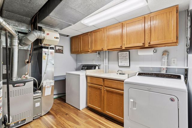 2555 Aladdin Street, Roseville, MN 55113