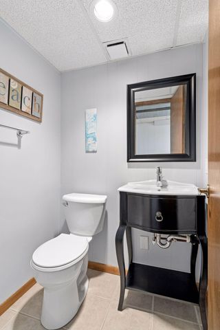 2555 Aladdin Street, Roseville, MN 55113