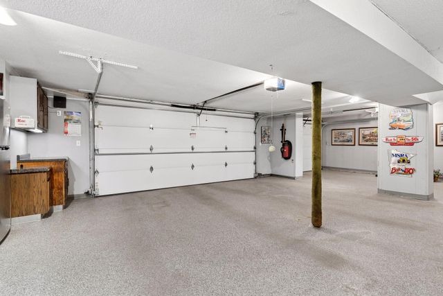 2555 Aladdin Street, Roseville, MN 55113