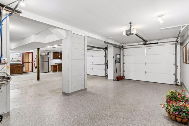 2555 Aladdin Street, Roseville, MN 55113