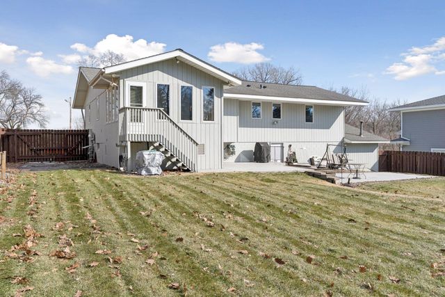 2555 Aladdin Street, Roseville, MN 55113