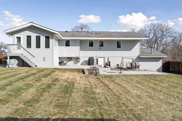 2555 Aladdin Street, Roseville, MN 55113