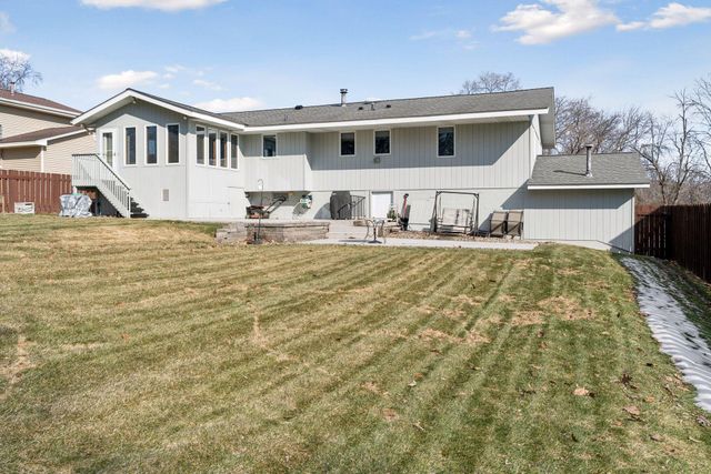 2555 Aladdin Street, Roseville, MN 55113