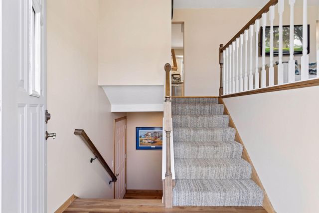 2555 Aladdin Street, Roseville, MN 55113