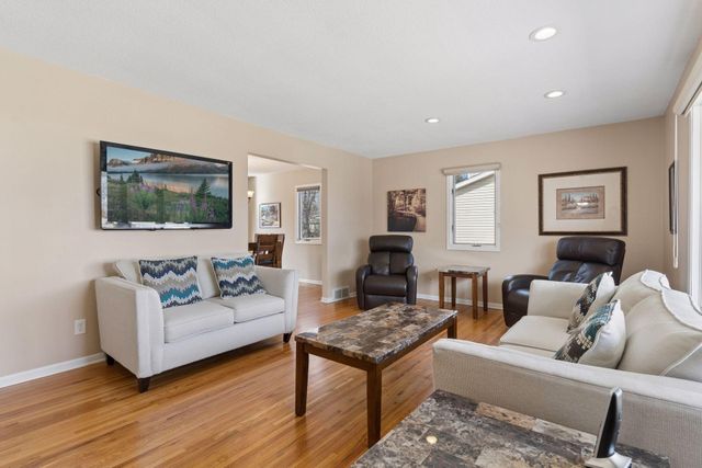 2555 Aladdin Street, Roseville, MN 55113