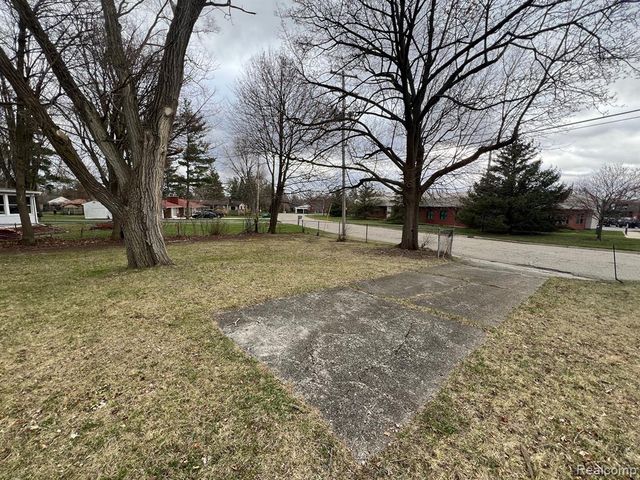 1436 E Pierson Road, Flushing, MI 48433