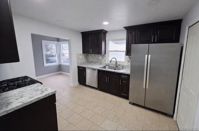 5651 Fenton Street, Dearborn Heights, MI 48127