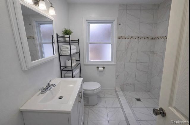 5651 Fenton Street, Dearborn Heights, MI 48127