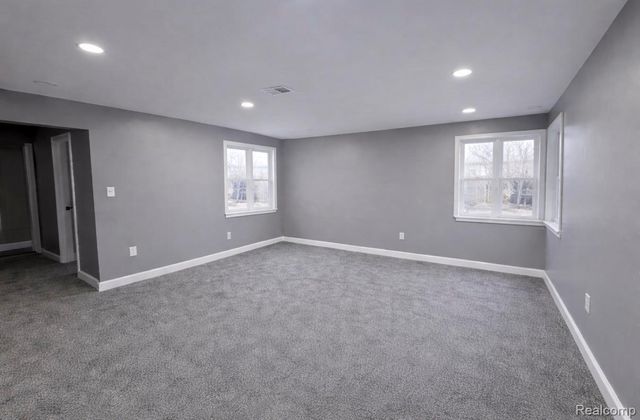 5651 Fenton Street, Dearborn Heights, MI 48127