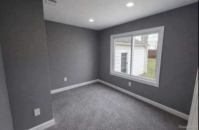 5651 Fenton Street, Dearborn Heights, MI 48127