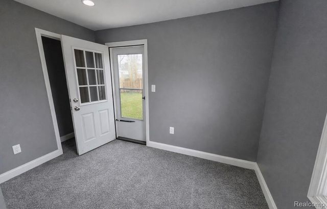 5651 Fenton Street, Dearborn Heights, MI 48127