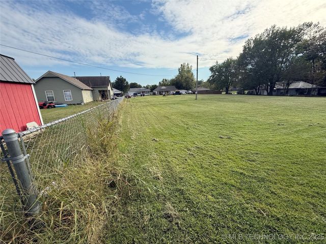 417 E Dogwood Street, Coweta, OK 74429