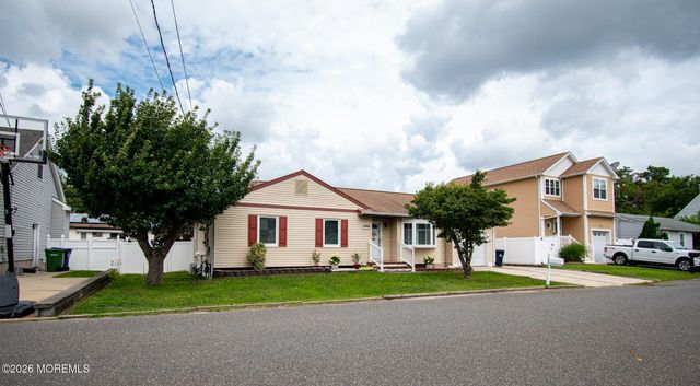 1220 Neptune Avenue, Beachwood, NJ 08722