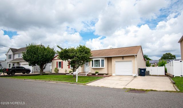 1220 Neptune Avenue, Beachwood, NJ 08722