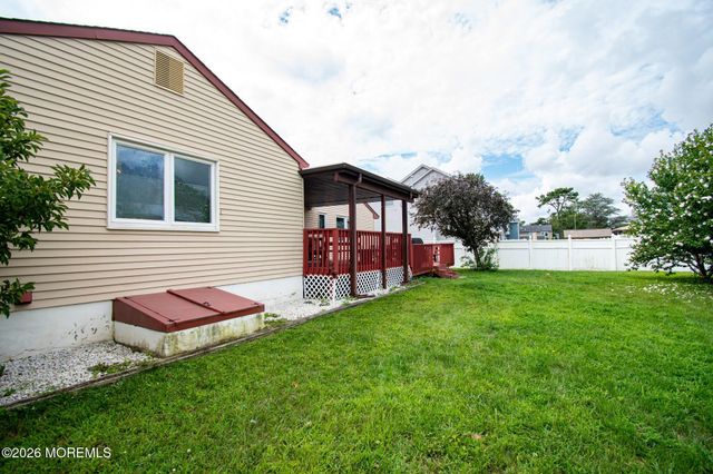 1220 Neptune Avenue, Beachwood, NJ 08722