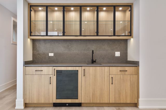 1907 W Wolfram Street, Chicago, IL 60657