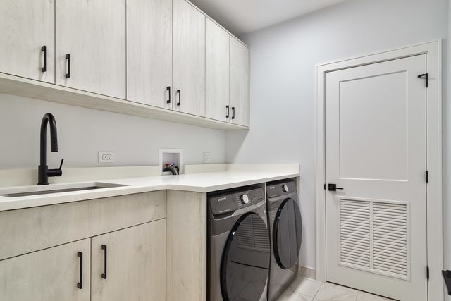 1907 W Wolfram Street, Chicago, IL 60657