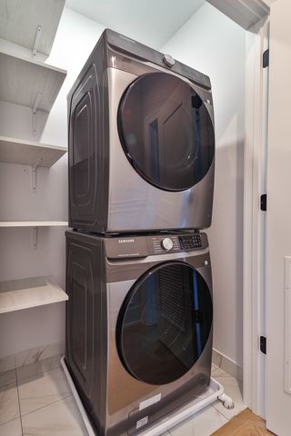 1907 W Wolfram Street, Chicago, IL 60657