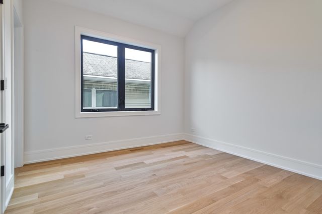 1907 W Wolfram Street, Chicago, IL 60657