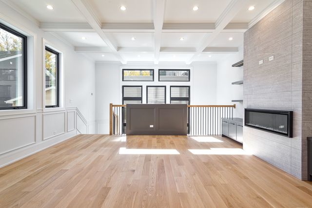 1907 W Wolfram Street, Chicago, IL 60657