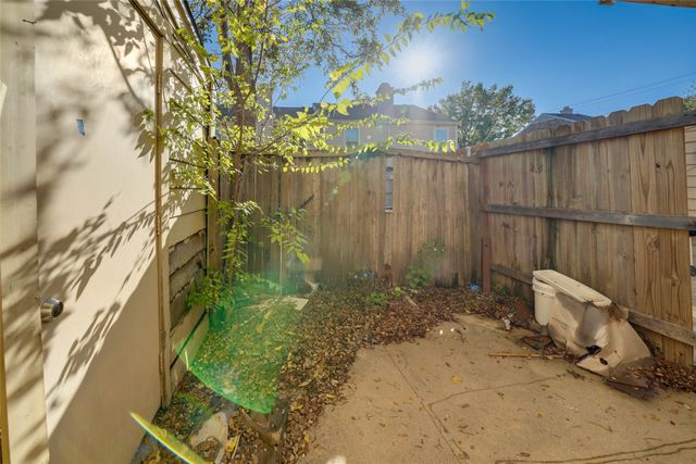 633 Carriagehouse Lane 3, Garland, TX 75040