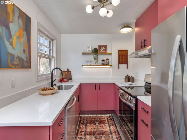 2214 N EMERSON St, Portland, OR 97217