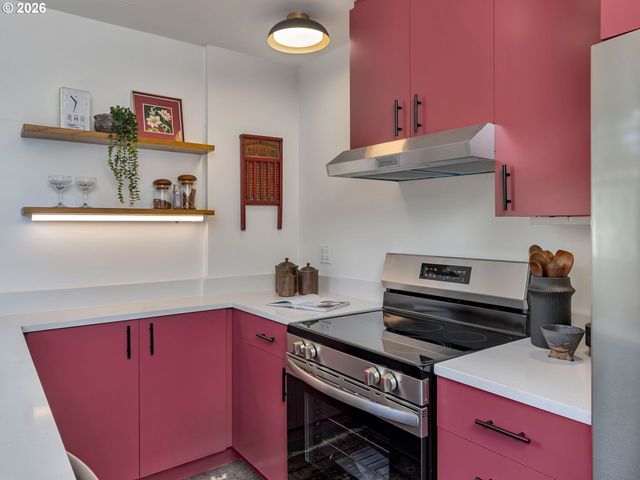 2214 N EMERSON St, Portland, OR 97217