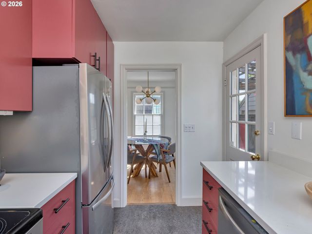 2214 N EMERSON St, Portland, OR 97217