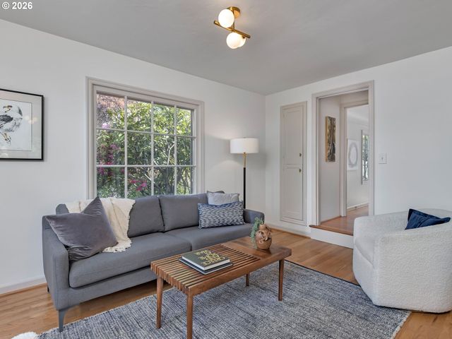 2214 N EMERSON St, Portland, OR 97217