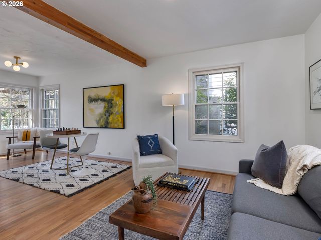 2214 N EMERSON St, Portland, OR 97217