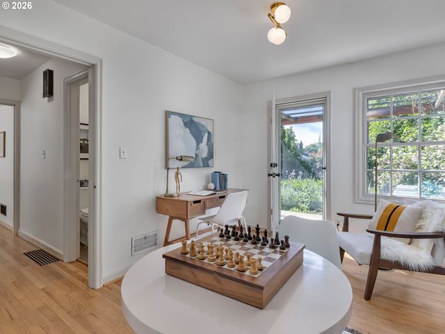 2214 N EMERSON St, Portland, OR 97217
