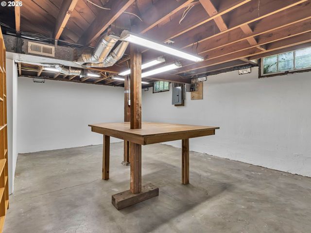 2214 N EMERSON St, Portland, OR 97217