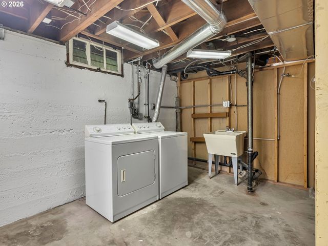 2214 N EMERSON St, Portland, OR 97217