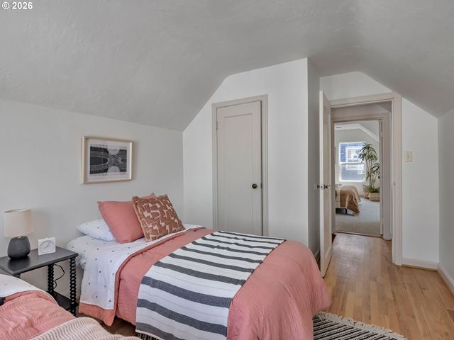2214 N EMERSON St, Portland, OR 97217