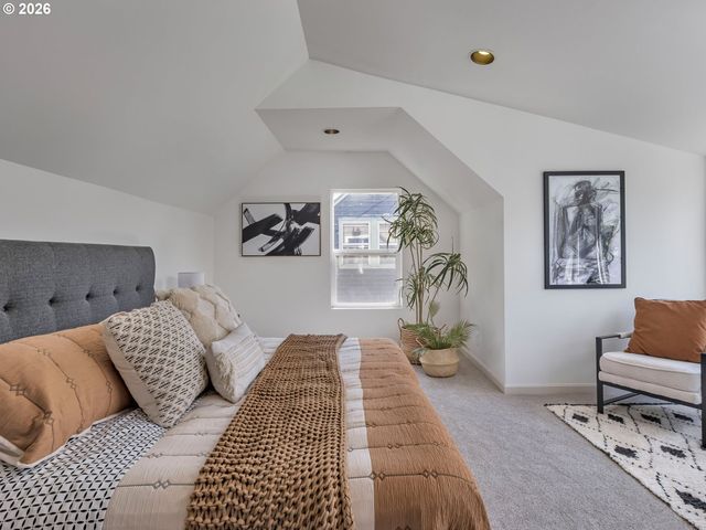 2214 N EMERSON St, Portland, OR 97217