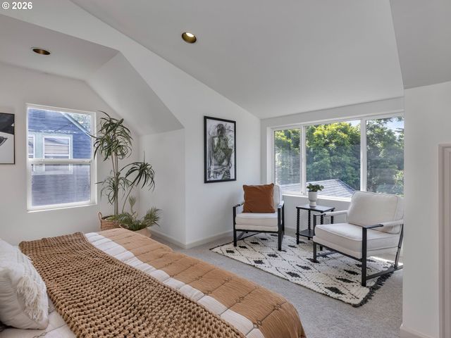 2214 N EMERSON St, Portland, OR 97217