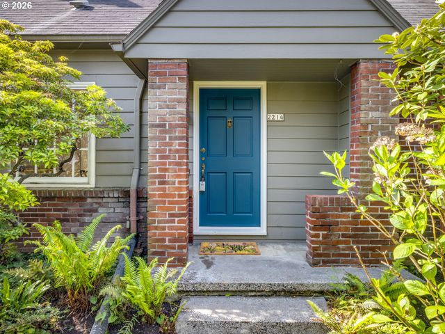 2214 N EMERSON St, Portland, OR 97217