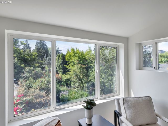 2214 N EMERSON St, Portland, OR 97217