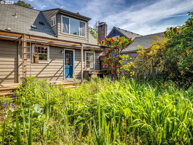 2214 N EMERSON St, Portland, OR 97217