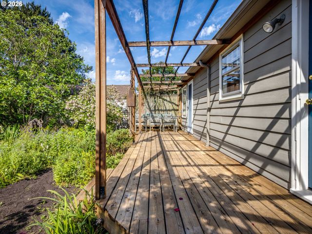 2214 N EMERSON St, Portland, OR 97217