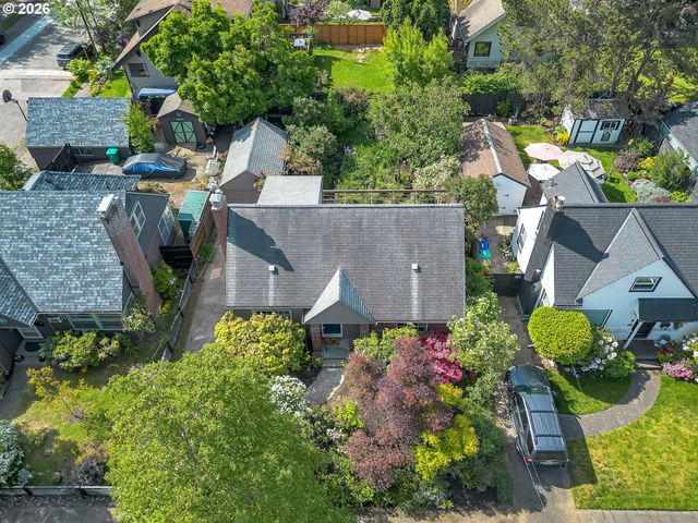 2214 N EMERSON St, Portland, OR 97217