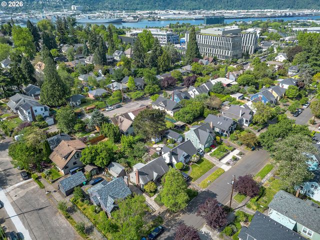 2214 N EMERSON St, Portland, OR 97217