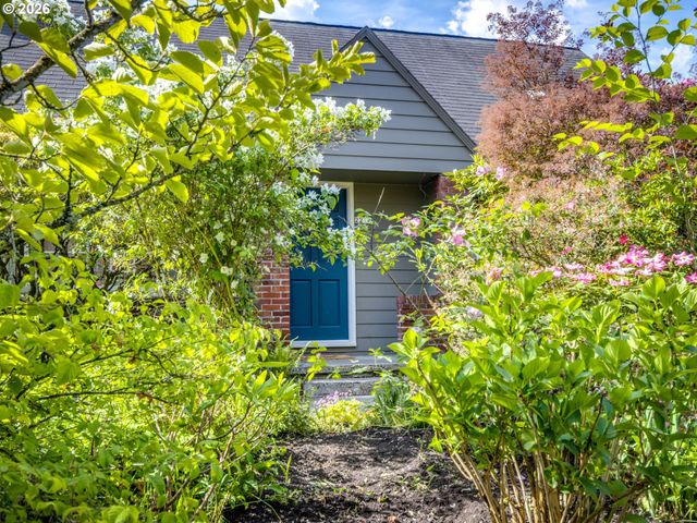 2214 N EMERSON St, Portland, OR 97217