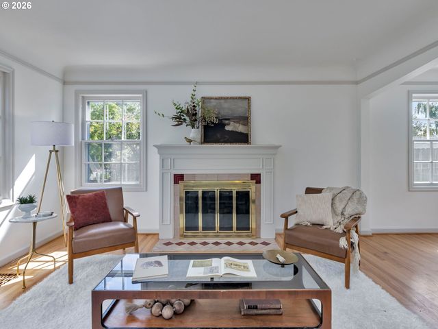 2214 N EMERSON St, Portland, OR 97217